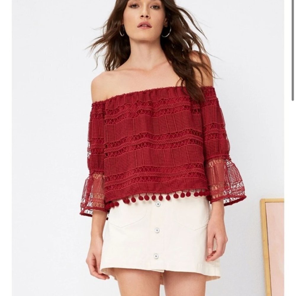 ✅ Tularosa “Alexa” Off Shoulder Maroon Top size M